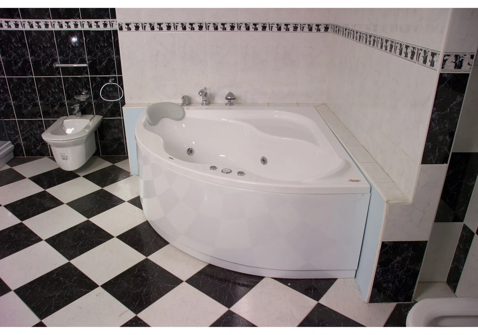 Приобрести акриловая ванна ravak gentiana 140x140 см cf01000000