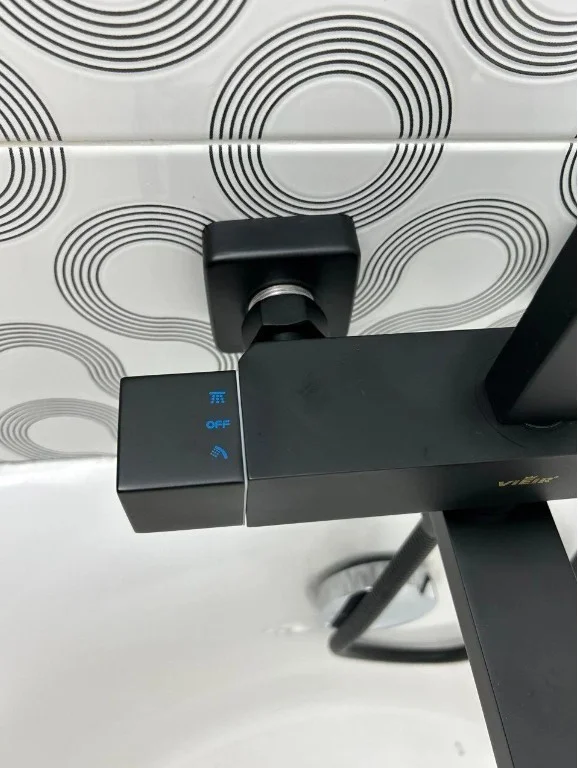 Приобрести душевая система vieir cielo 974 мм, с термостатом, черный v393561c