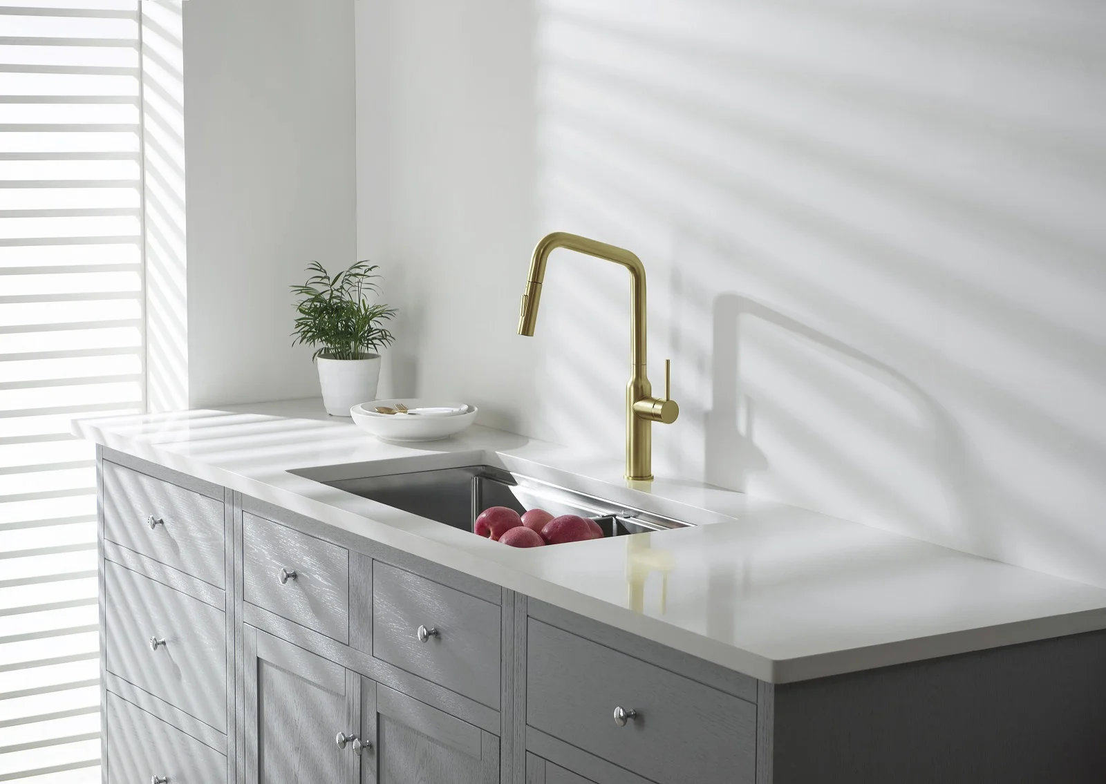 Приобрести смеситель для кухни с выдвижной лейкой timo saona 2386/17fl золото матовое