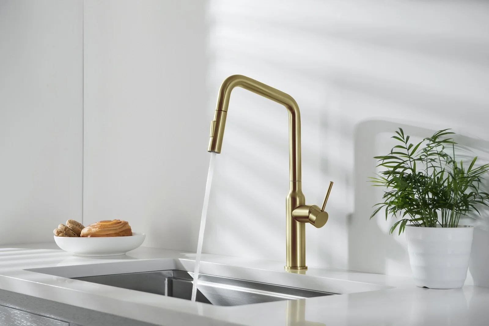 Приобрести смеситель для кухни с выдвижной лейкой timo saona 2386/17fl золото матовое