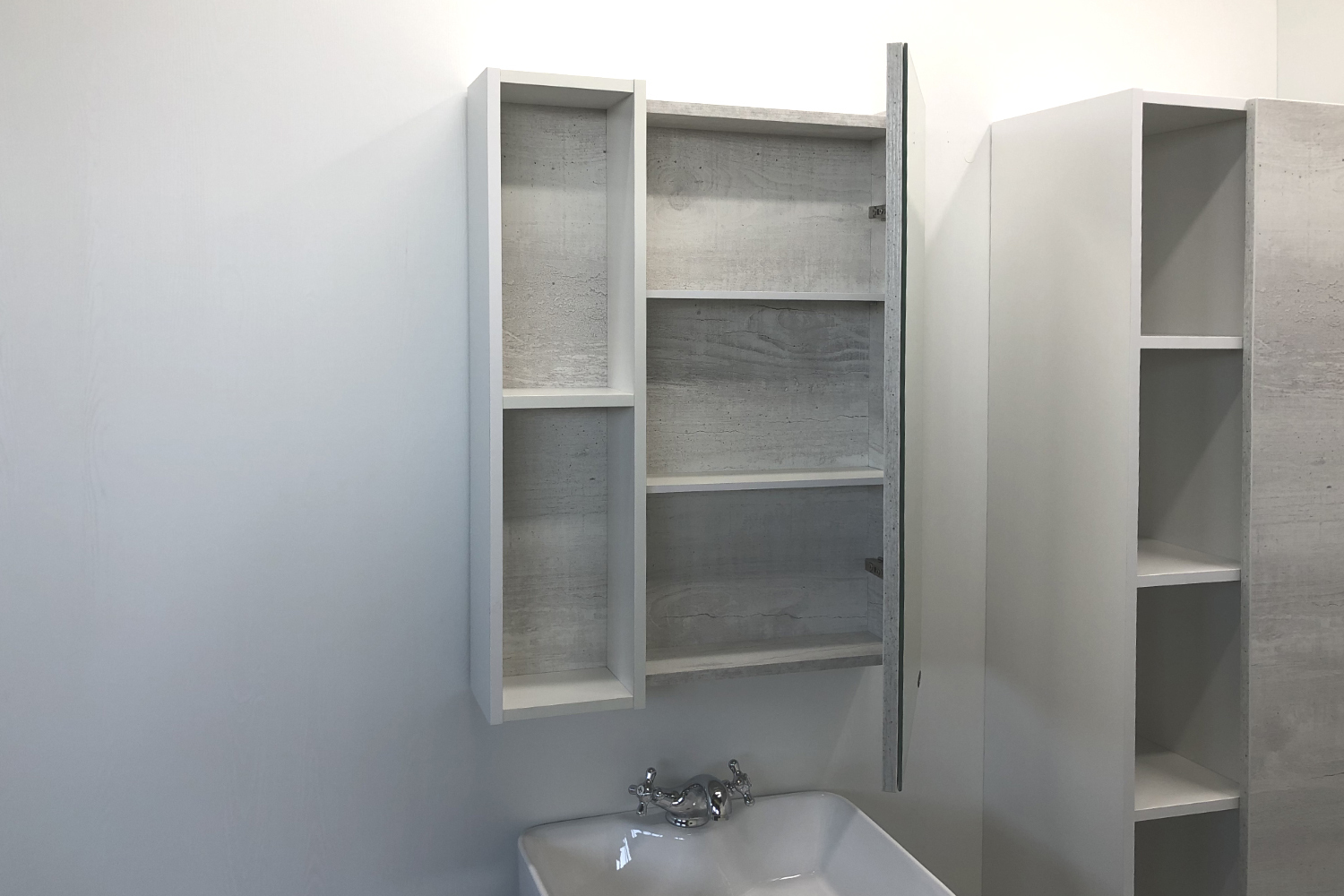 Приобрести сomforty зеркало-шкаф "прага-60" дуб белый