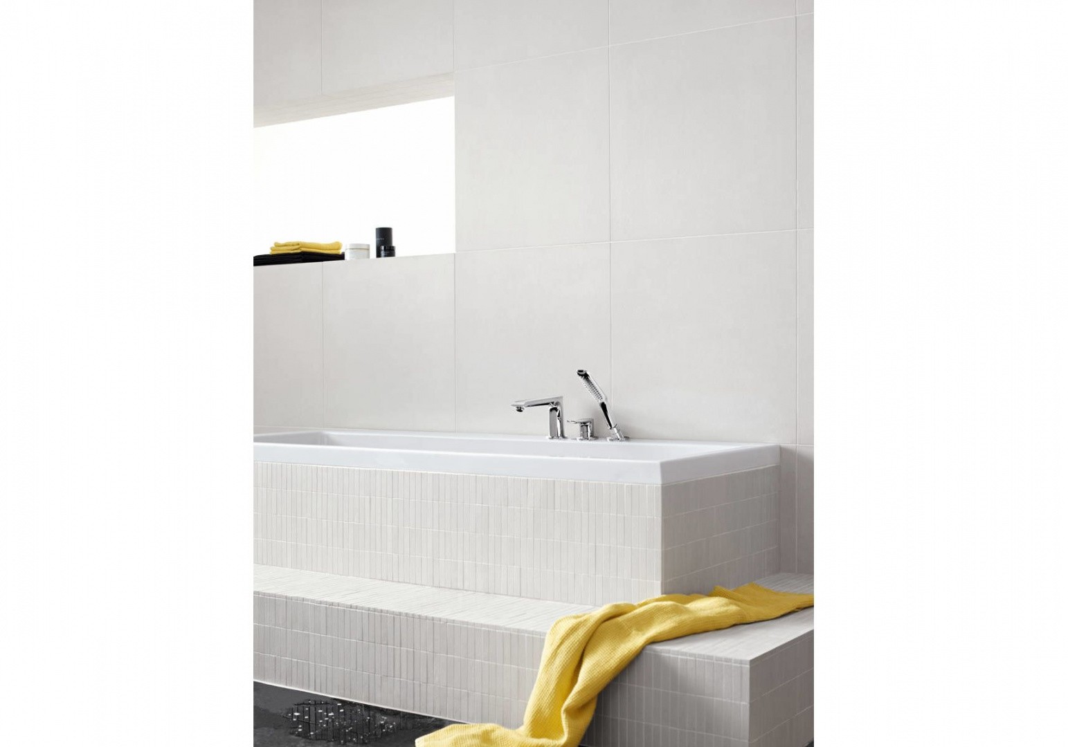 Приобрести 31190000 metris смеситель на край ванны, на 3 отверстия, ½’ (нужна скрытая часть 13437180)