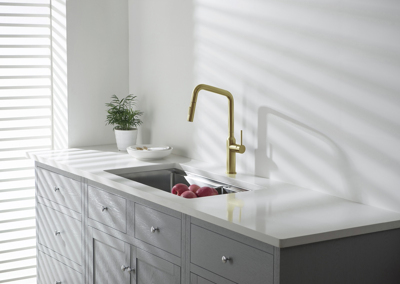 Приобрести смеситель для кухни с выдвижной лейкой timo saona 2386/17fl золото матовое