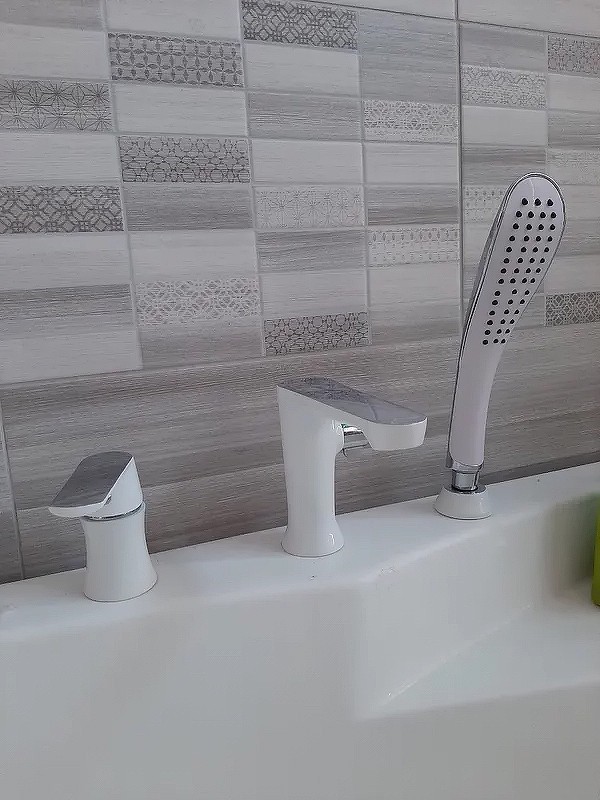 Приобрести haiba смеситель на борт ванны, 3 -отверстия, белый\хром hb-80804