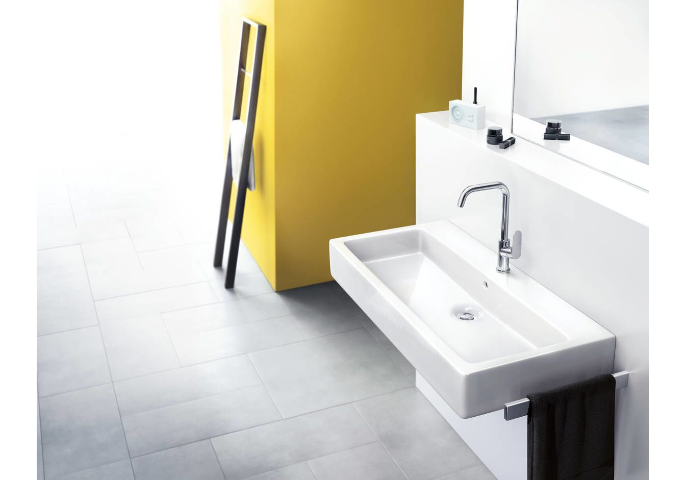 Приобрести 31609000 focus смеситель для раковины 240, однорычажный, с поворотным изливом 120°