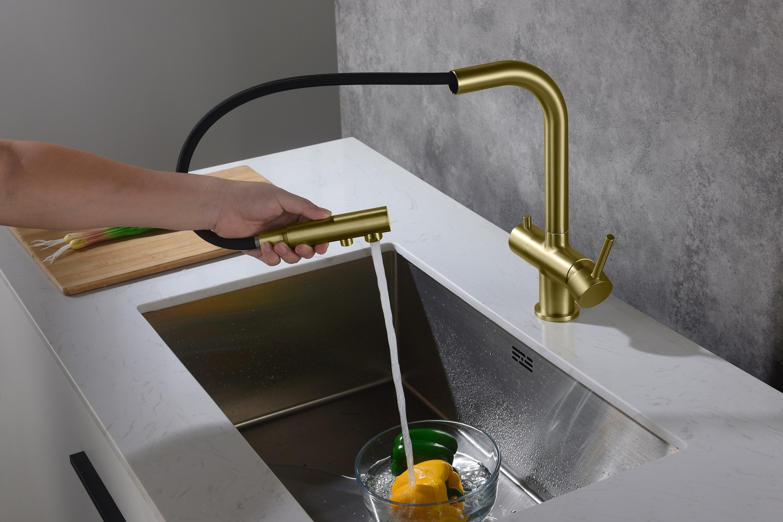 Приобрести смеситель для кухни с подключением фильтра и выдвижной лейкой timo saona 2356/17fl золото матовое