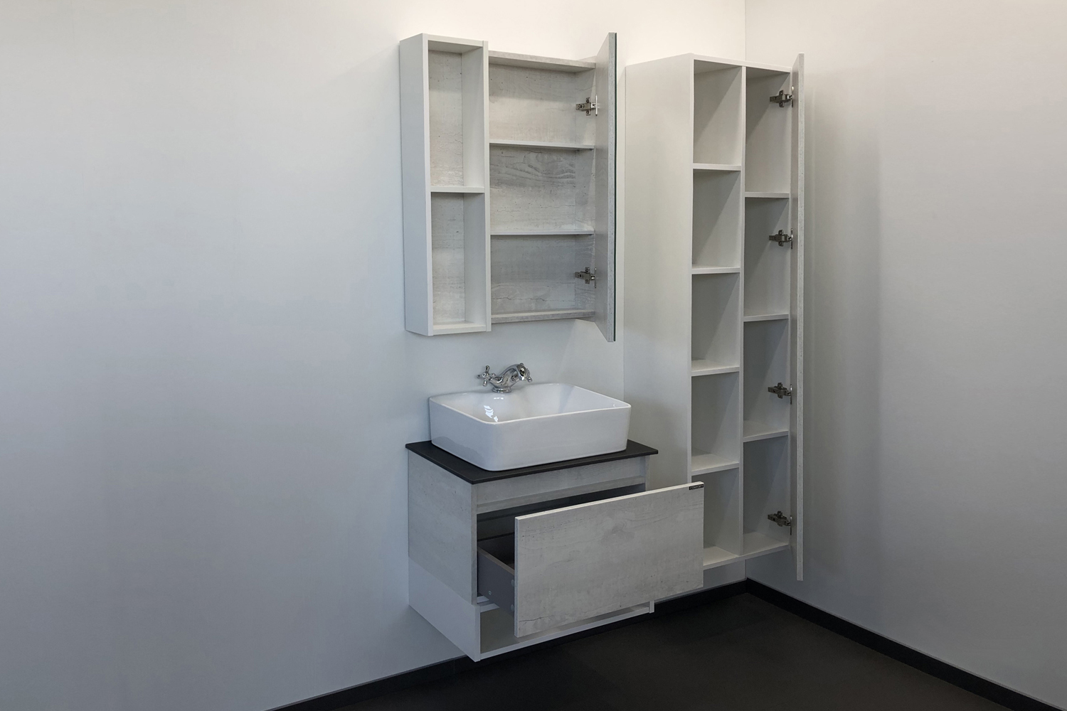 Приобрести сomforty зеркало-шкаф "прага-60" дуб белый