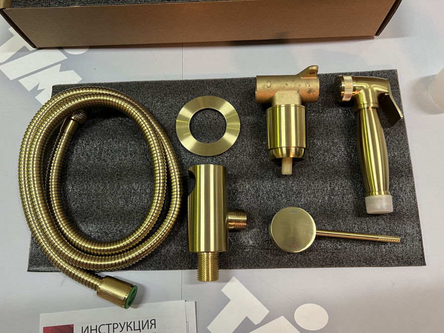 Приобрести смеситель встроенный с гигиеническим душем timo saona 2389/17sm золото матовое