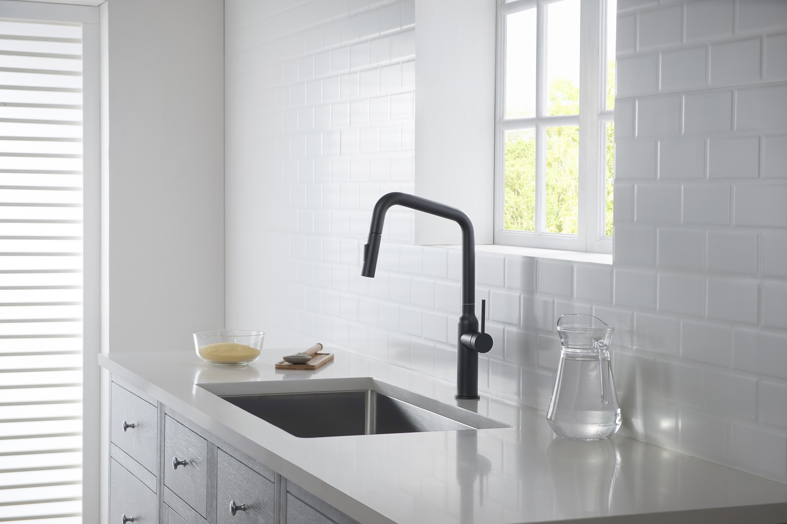 Приобрести смеситель для кухни с выдвижной лейкой timo saona 2386/03fl черный