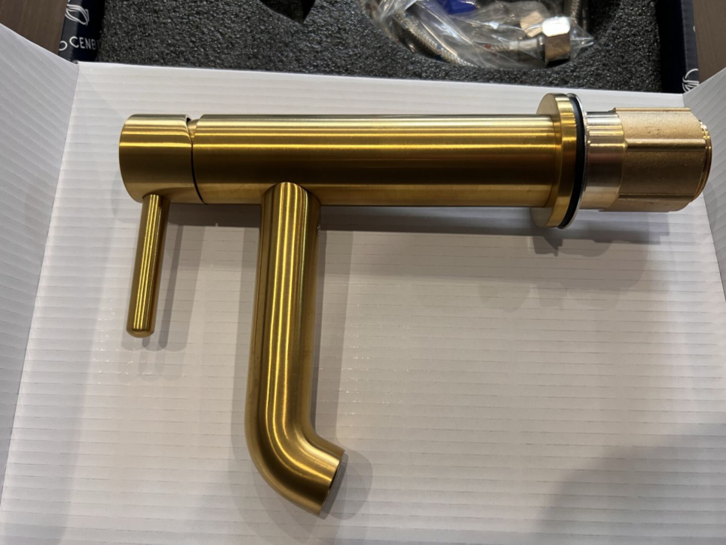 Приобрести grocenberg смеситель для раковины, брашированное золото gb2099gl