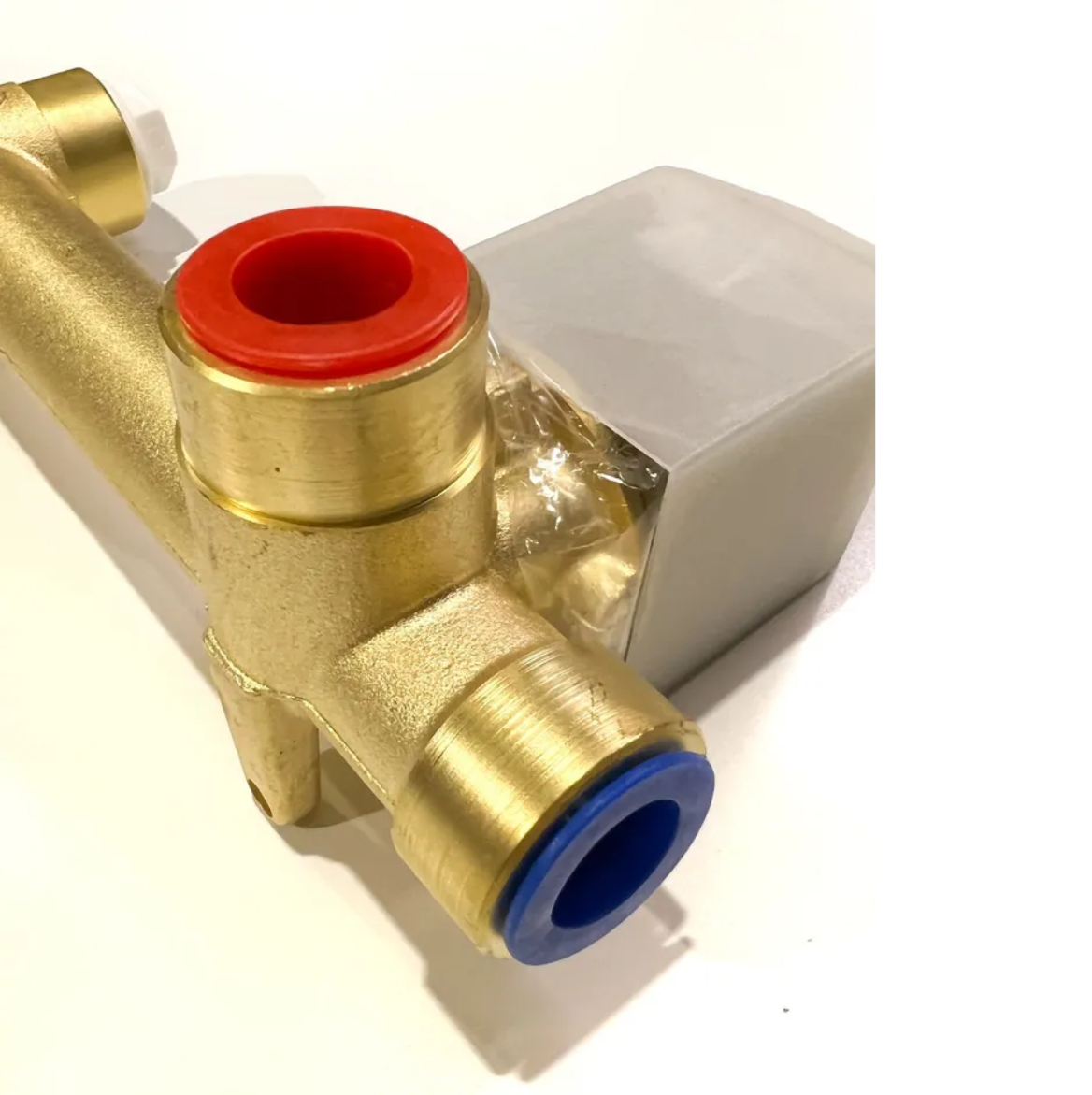 Приобрести grocenberg встраиваемый смеситель для раковины, золото gb588go