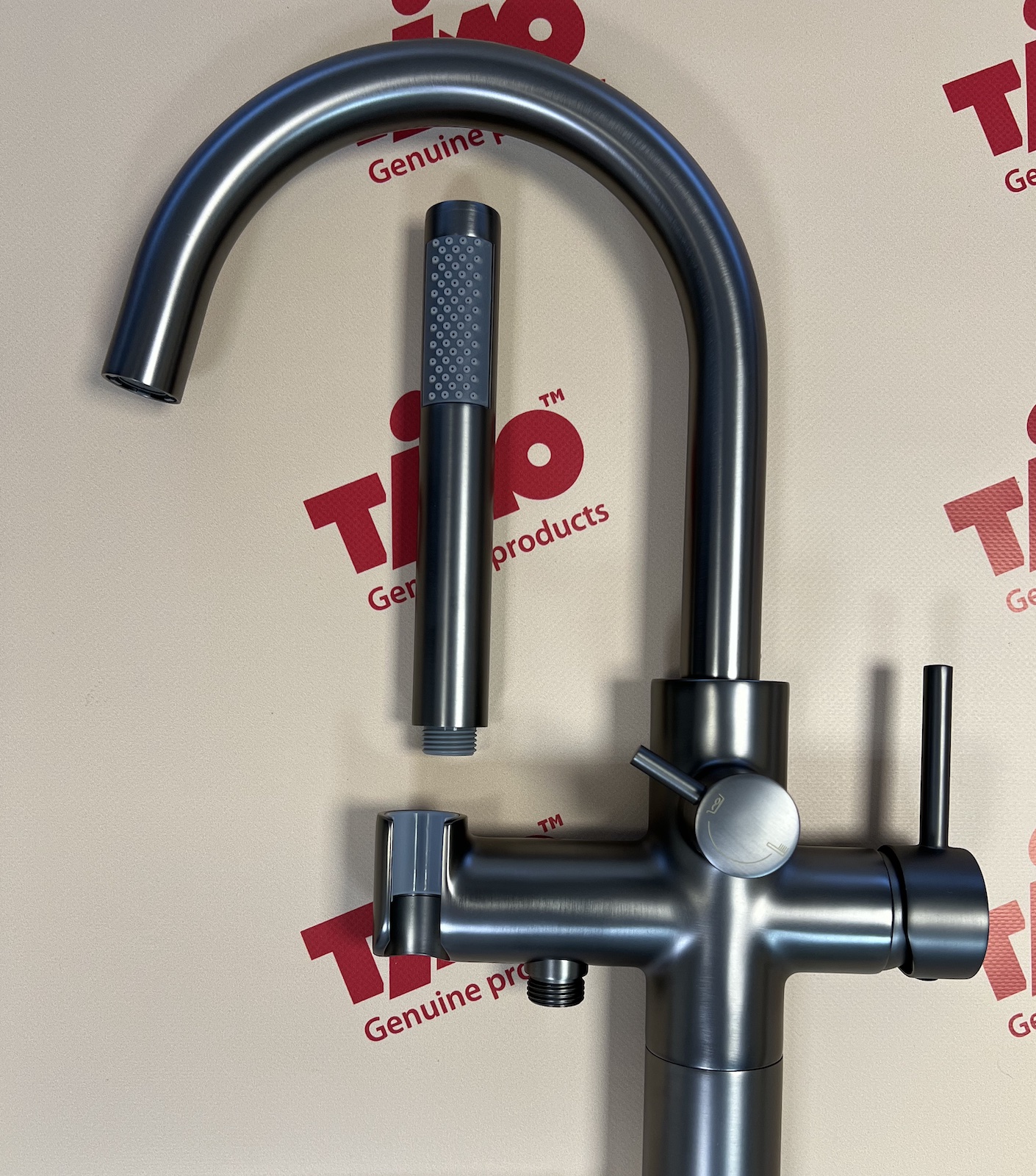 Приобрести смеситель напольный для ванны с душем timo saona 2310/18y-cr черное золото