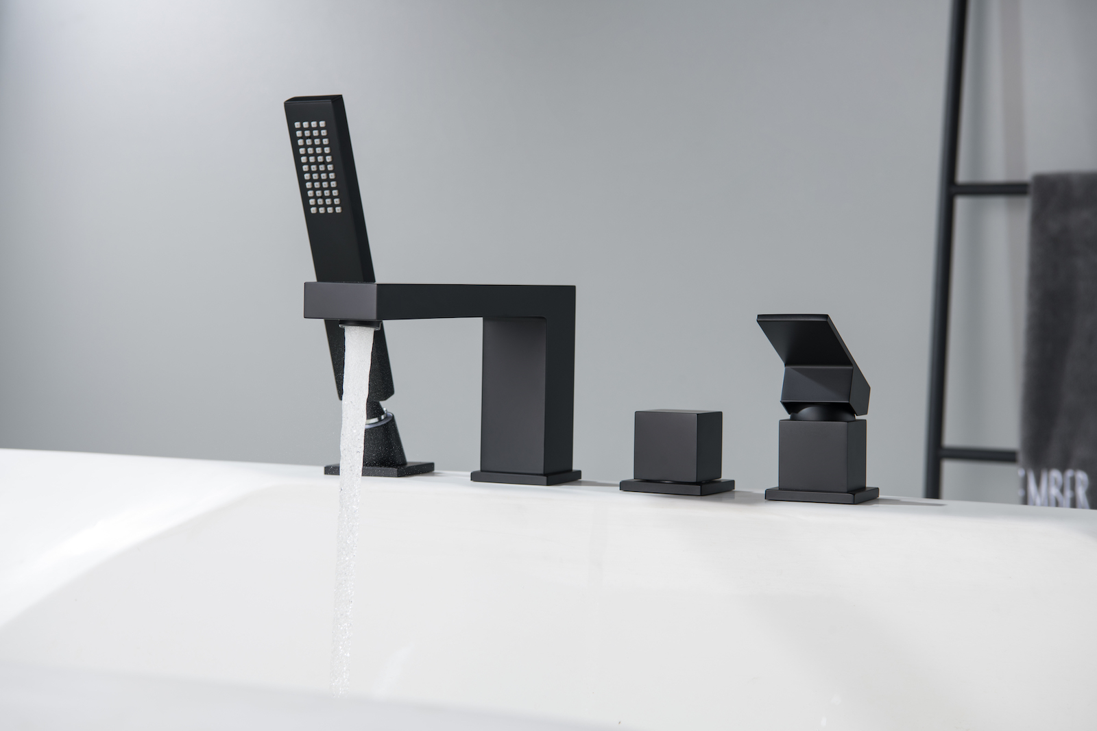 Приобрести смеситель для ванны с душем, врезной timo selene 2130/03y черный