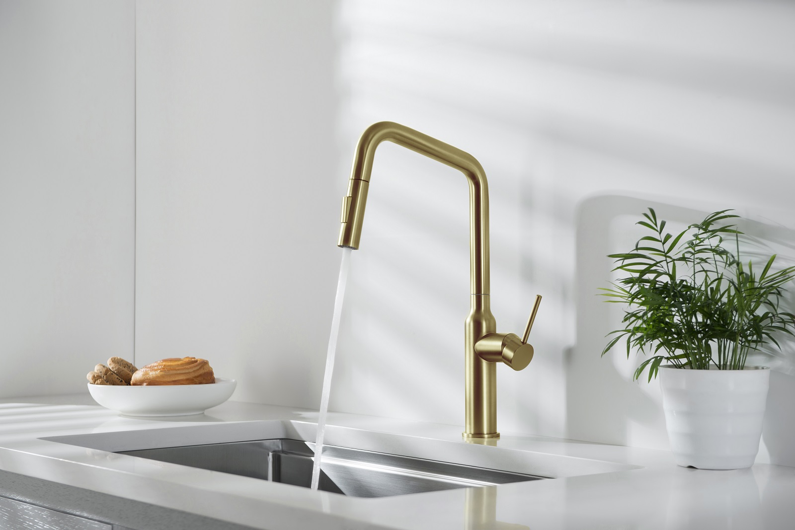 Приобрести смеситель для кухни с выдвижной лейкой timo saona 2386/17fl золото матовое