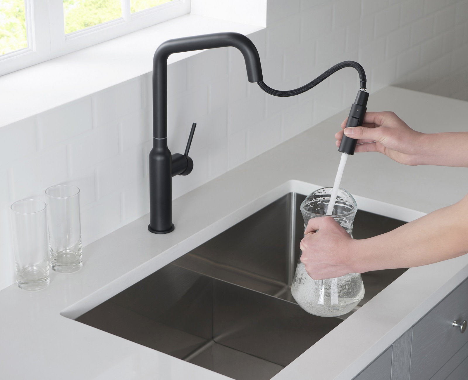 Приобрести смеситель для кухни с выдвижной лейкой timo saona 2386/03fl черный