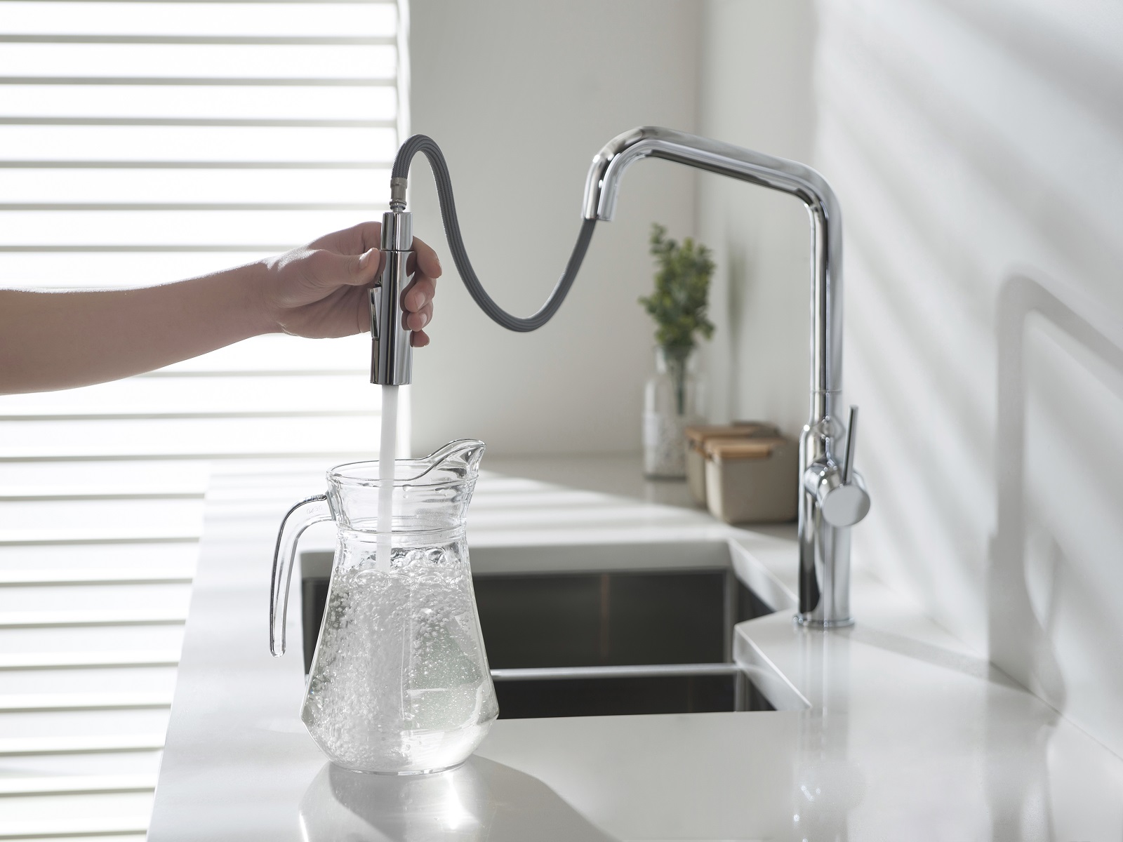 Приобрести смеситель для кухни с выдвижной лейкой timo saona 2386/00fl хром