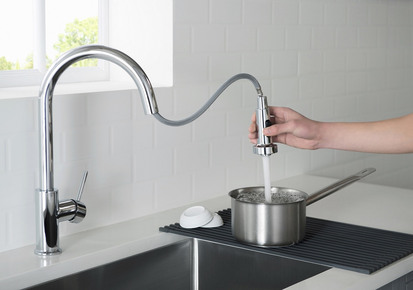 Приобрести смеситель для кухни с выдвижной лейкой timo saona 2316/00fl хром