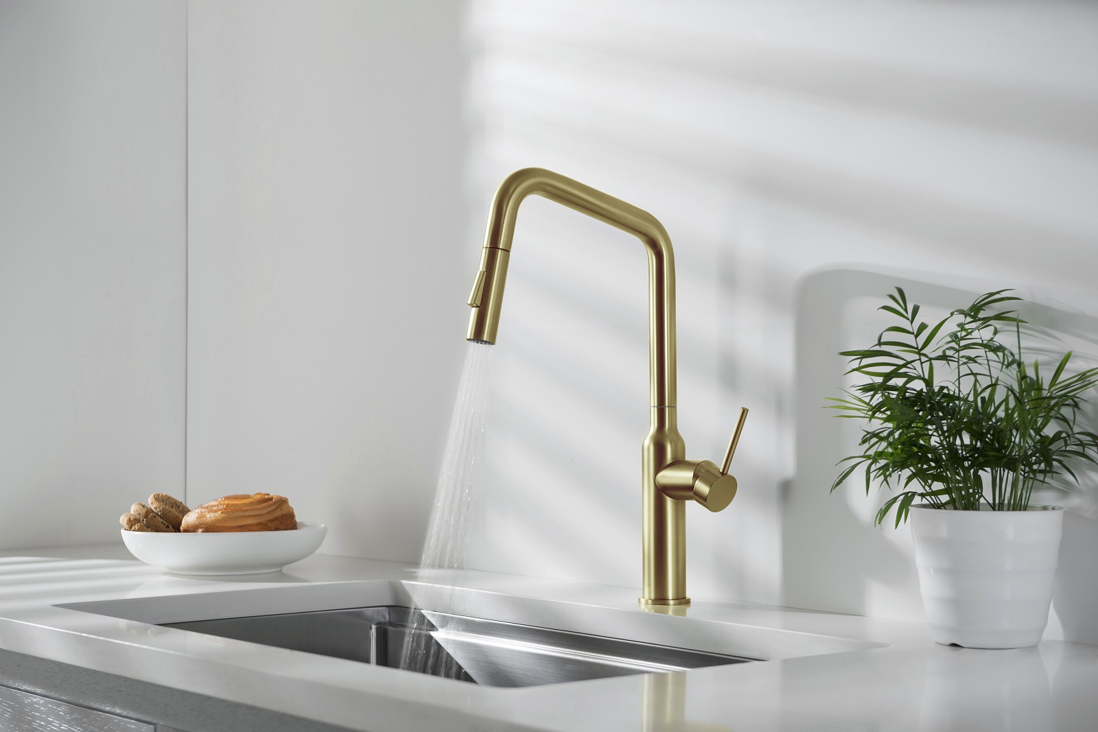 Приобрести смеситель для кухни с выдвижной лейкой timo saona 2386/17fl золото матовое