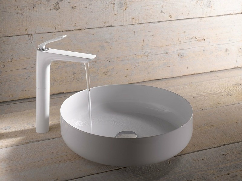 Приобрести kludi смеситель для раковины balanc dn 10, высокий 334мм, белый/хром 522989175