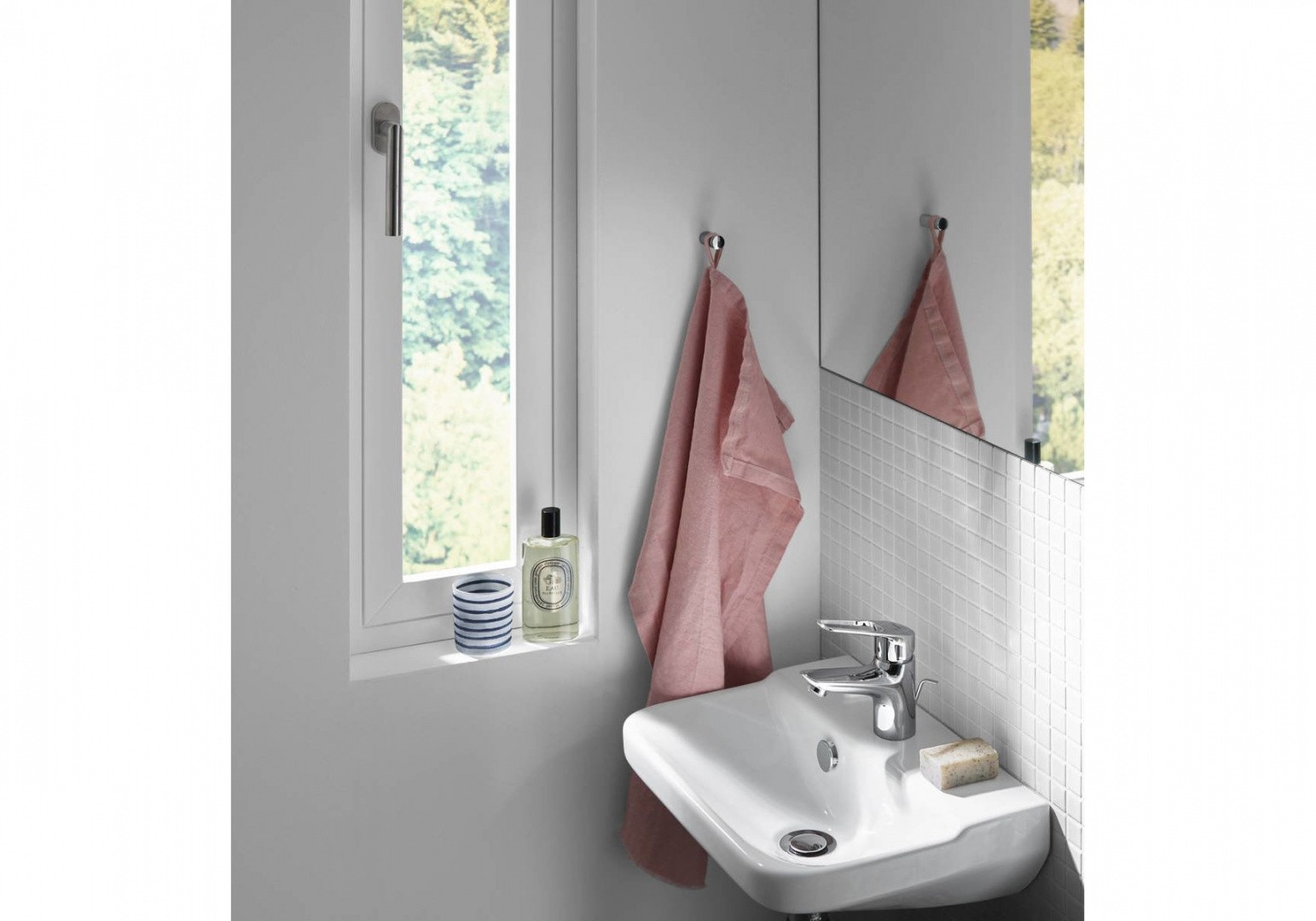 Приобрести 71080000 novus loop однорычажный смеситель для раковины 70, с рукояткой-петлей, со сливным гарнитуром, хром