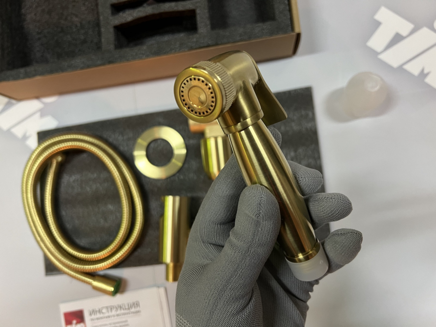 Приобрести смеситель встроенный с гигиеническим душем timo saona 2389/17sm золото матовое