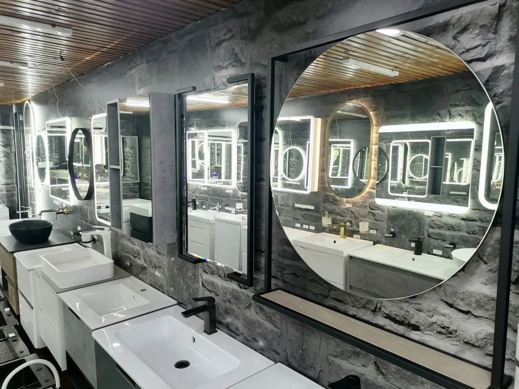 Зеркала для ванной комнаты: виды и как выбрать